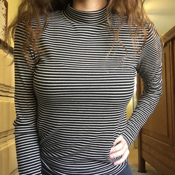 Zara Tops - Zara mock-neck thermal!